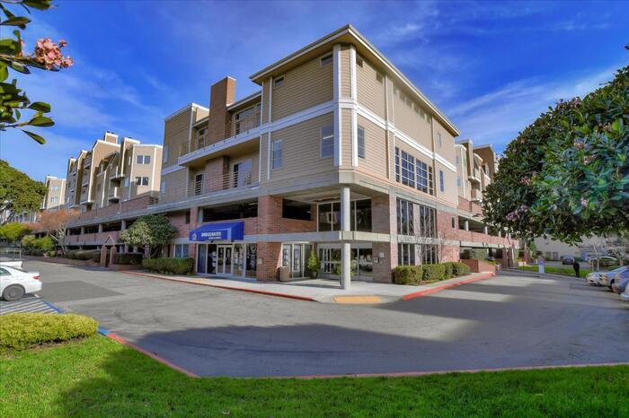 Primary Photo - Perectly Located, Spacious, 2bed/ 2bath, Emeryville Condo For Rent