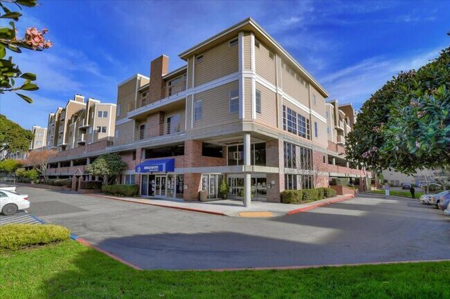 Foto del edificio - Perectly Located, **PET FRIENDLY** Spacious, 2bed/ 2bath, Emeryville Condo For Rent