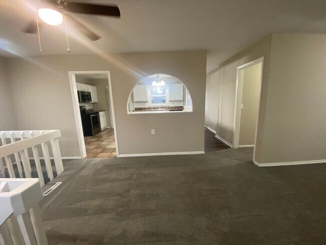 Building Photo - Beautifully Remodeled 3 bed/2bath home wit...