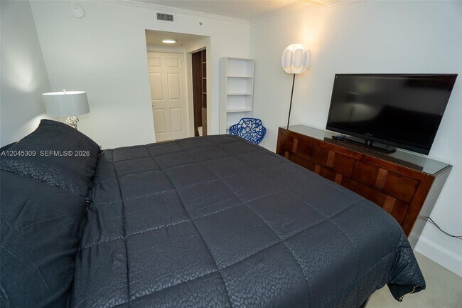 Foto del edificio - 2951 S Bayshore Dr