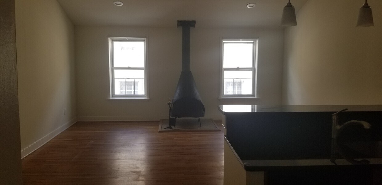Primary Photo - 1638 Lombard St