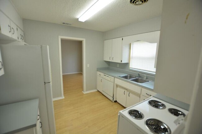 Building Photo - 1712 Mockingbird Ln