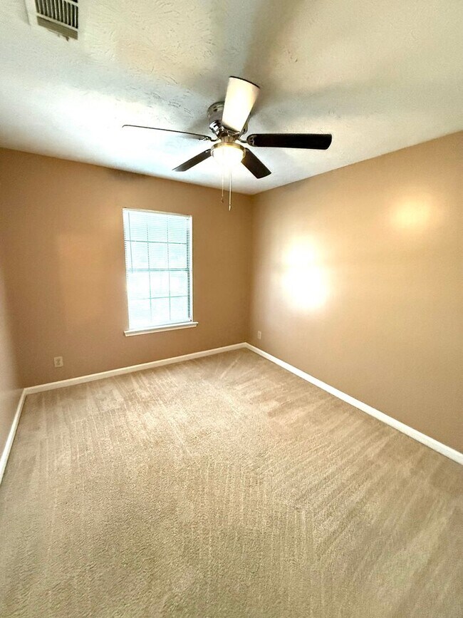 Foto del edificio - ** 2 bed 2 bath located off Vaughn road ** Call 334-366-9198 to schedule a self showing
