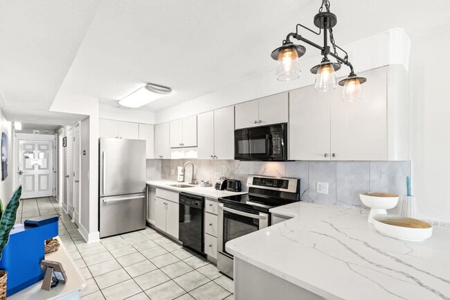 Building Photo - 8743 Thomas Dr