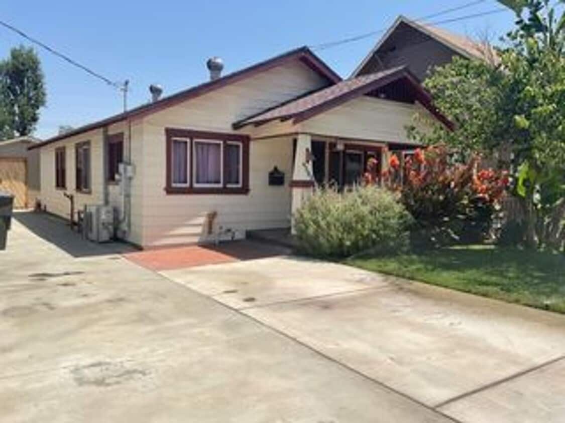 2 Bedroom 1 Bathroom Home in Riverside! - 2 Bedroom 1 Bathroom Home in Riverside!