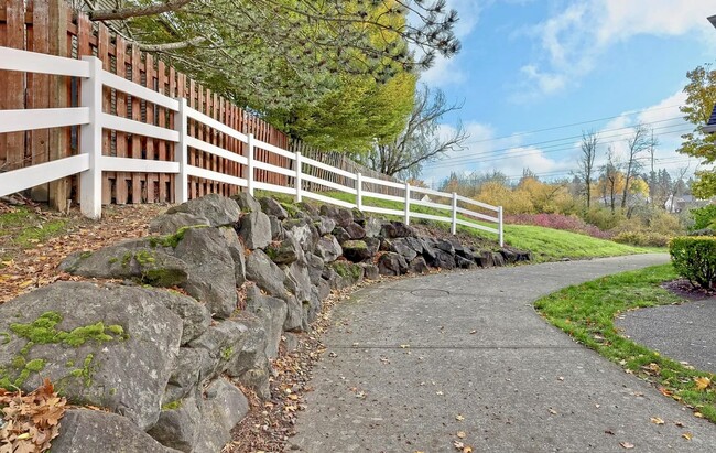 Building Photo - 6444 NW Starflower Dr