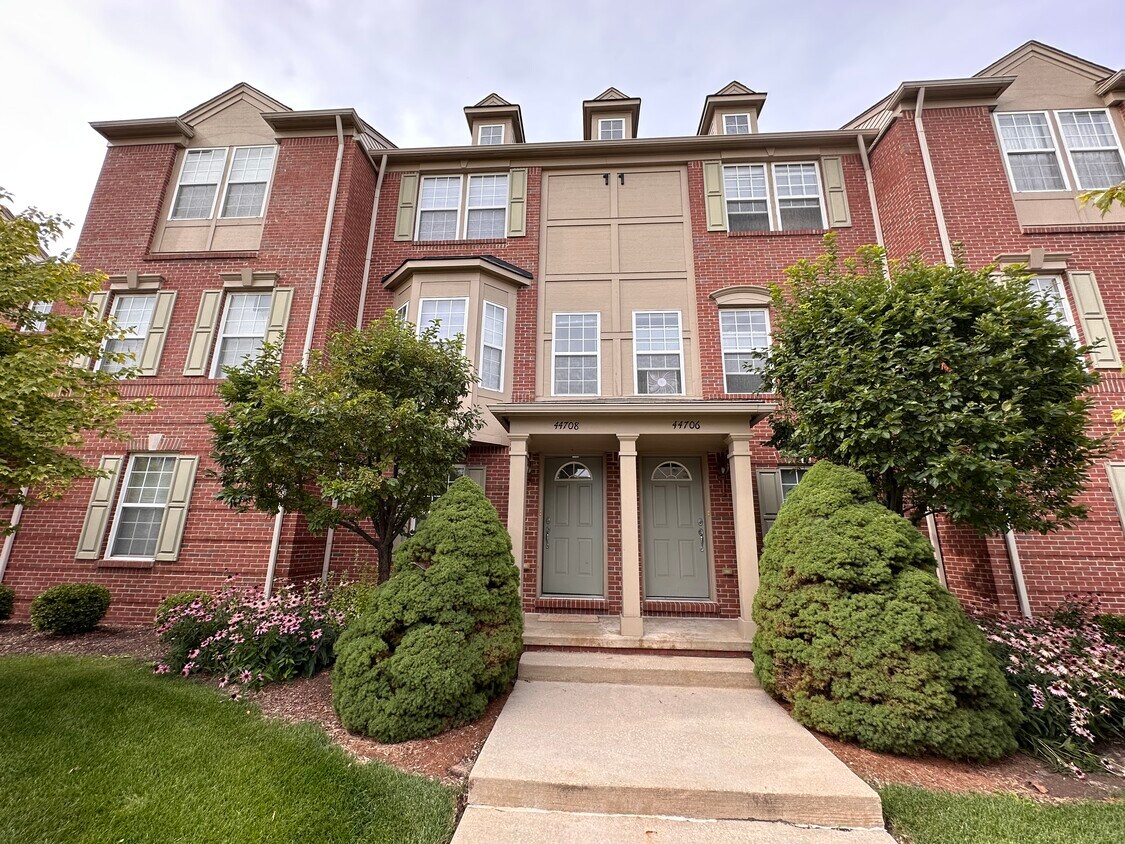 44708 Loop Unit 44708 Novi, MI 48377 Condo for