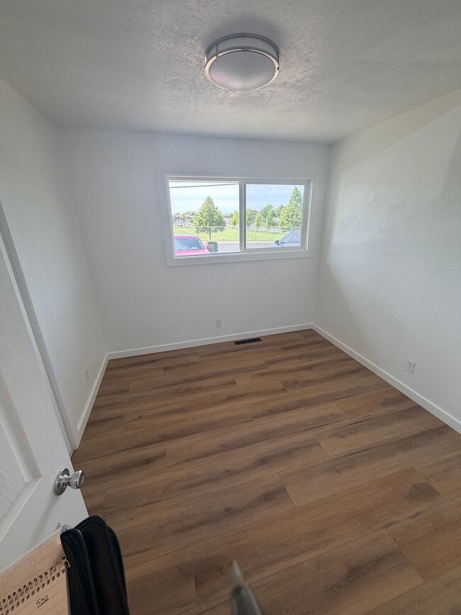 Building Photo - 4th St Triplex