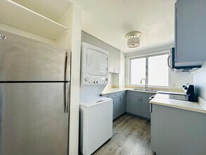 Building Photo - 1555 Pohaku St