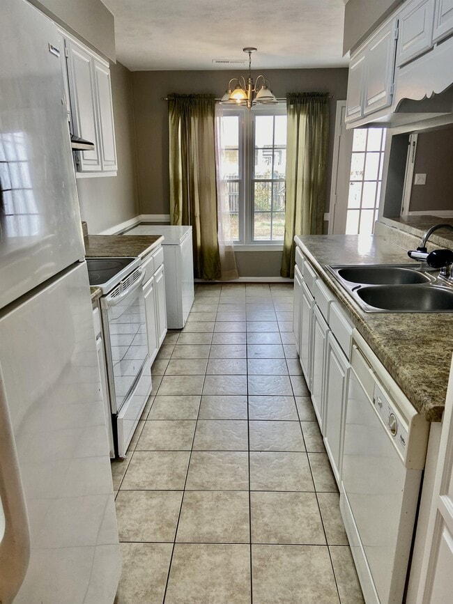 Building Photo - 247 Windbrooke Ln
