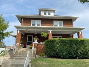 Building Photo - 207 Monroe St