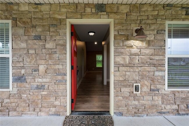 Building Photo - 211 Gilmore Cir SW