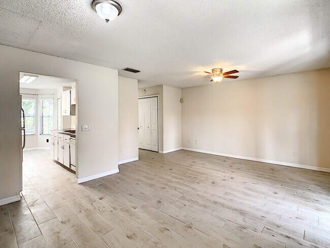 Foto del edificio - 11865 Mintwood Ct