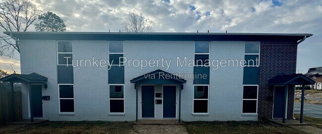 Building Photo - 1821 Sanford Dr