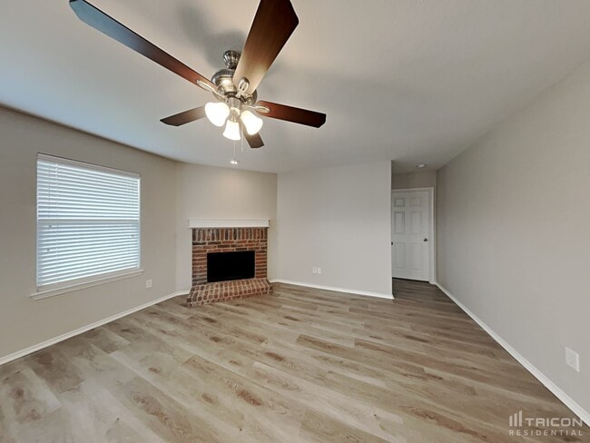 Building Photo - 2013 Cedarwood Dr