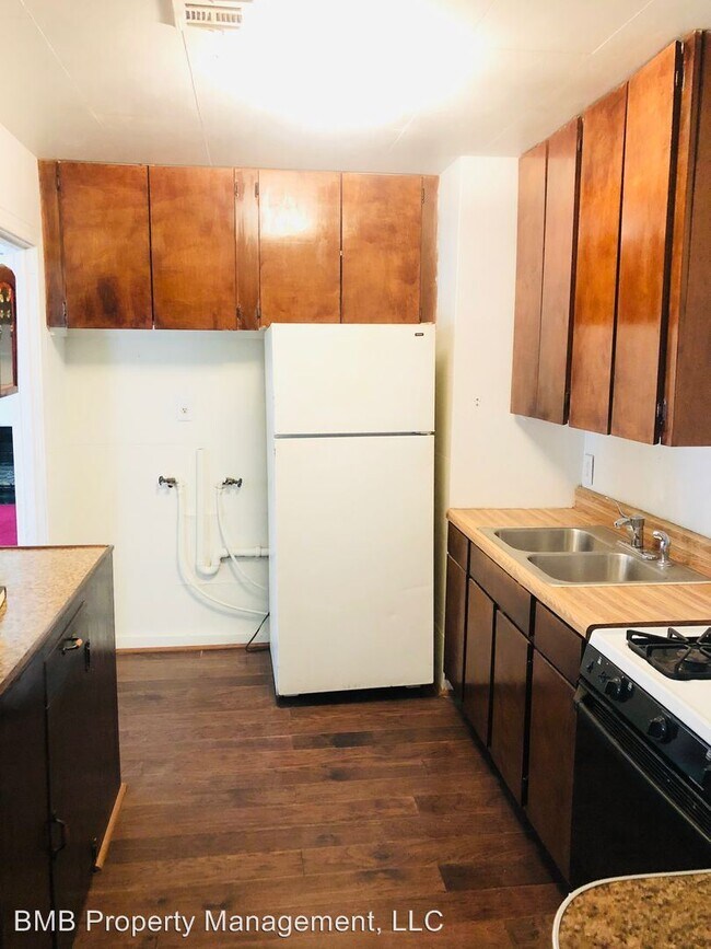 Building Photo - 3 br, 1 bath House - 7 E Woodland Drive