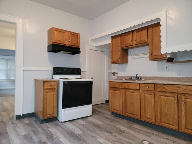 Foto del edificio - 3302 E 105th St
