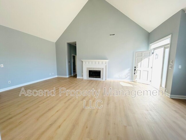 Foto del edificio - 7625 Asherton Ln