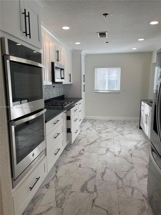 Foto del edificio - 365 NW 4th Ct