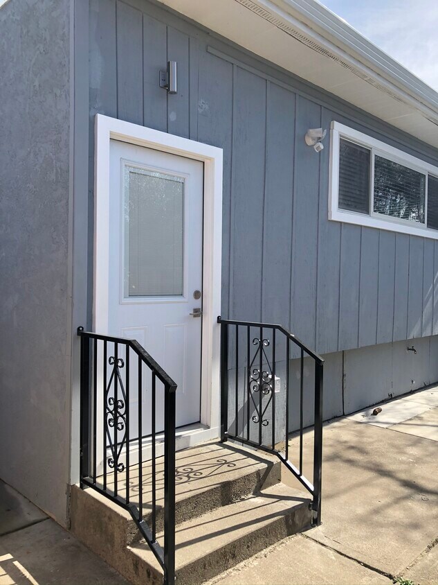 Primary Photo - 2770 Dohr St