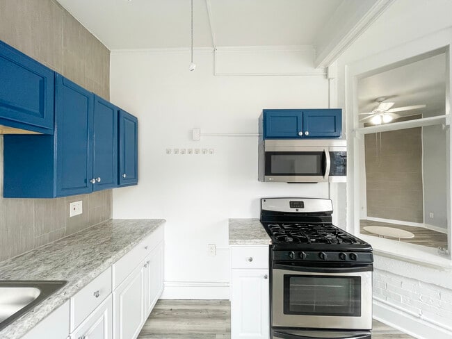 Building Photo - 5809 Hobart St