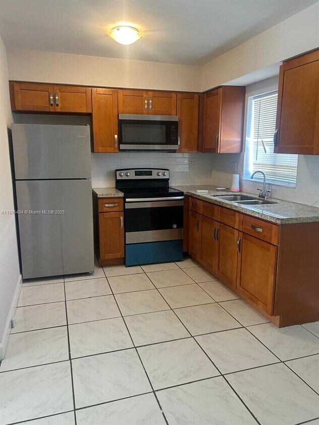 Foto del edificio - 7561 Venetian St