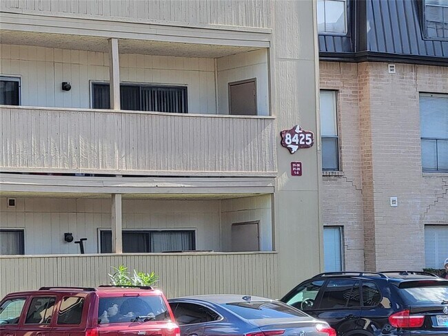 Building Photo - 8425 Hearth Dr