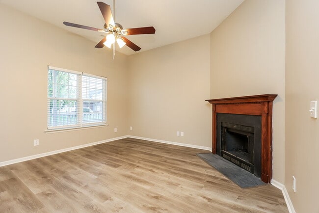 Building Photo - 841 Post Oak Dr