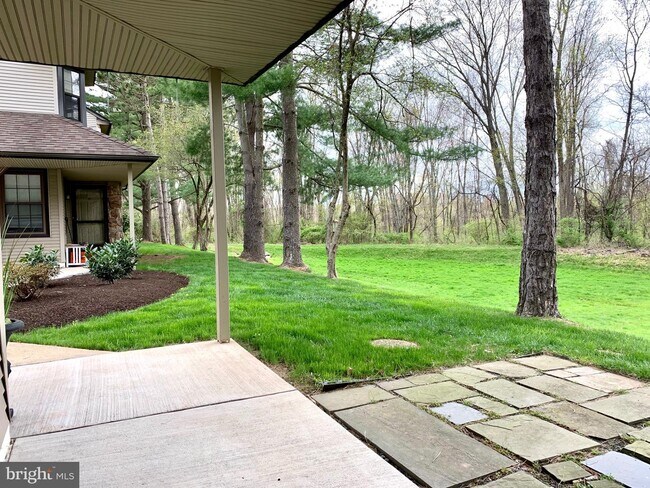 Building Photo - 92 Basswood Ct