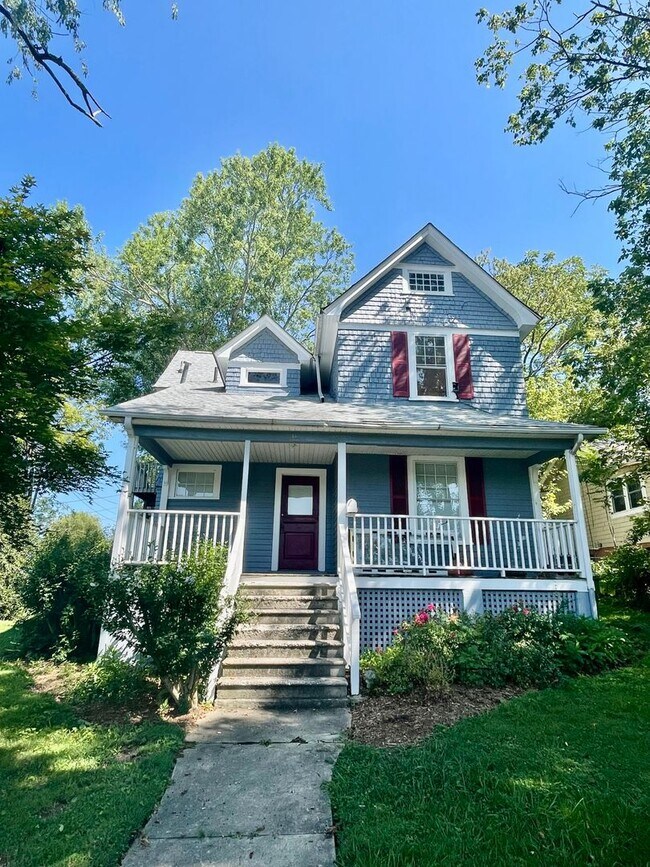 Foto del edificio - Spacious 3 Bed/2 Bath Home Minutes from Do...