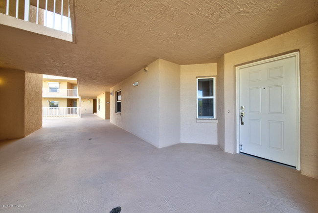 Building Photo - 605 Shorewood Dr