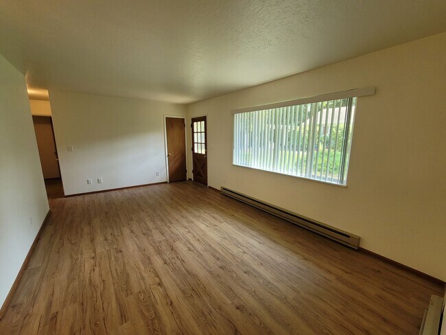 Foto del edificio - Lovely 2 Bed + 1 Bath in Forest Grove!! Near Pacific University!