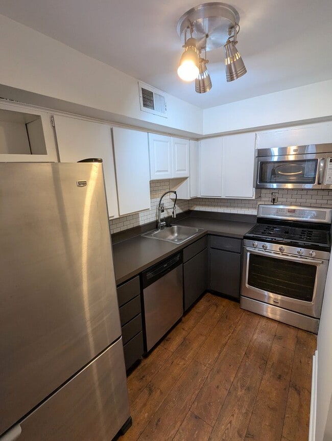 Foto del edificio - 2 Bedroom 1 Bathroom Loft Apartment (Shadyside)