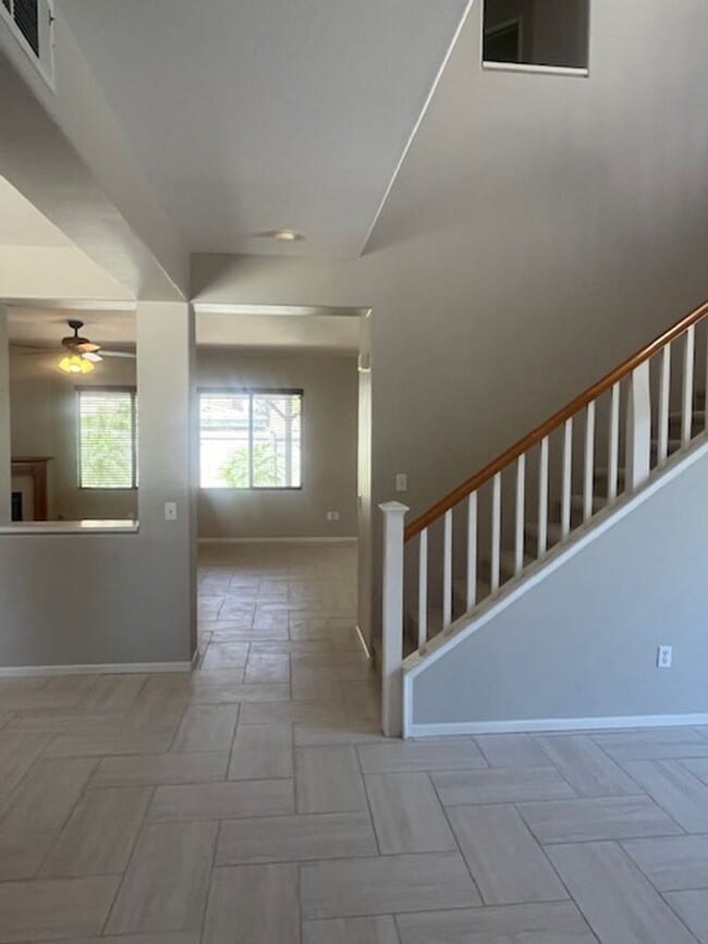 Building Photo - Beautifully Updated 5-Bedroom Home with Ci...