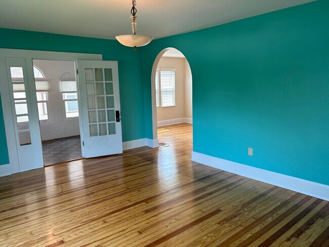 Building Photo - Beautifully Restored 2 bed/1 Bath Old Nort...