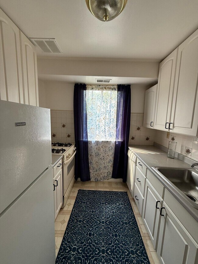 Foto del edificio - 9921 Bustleton Ave