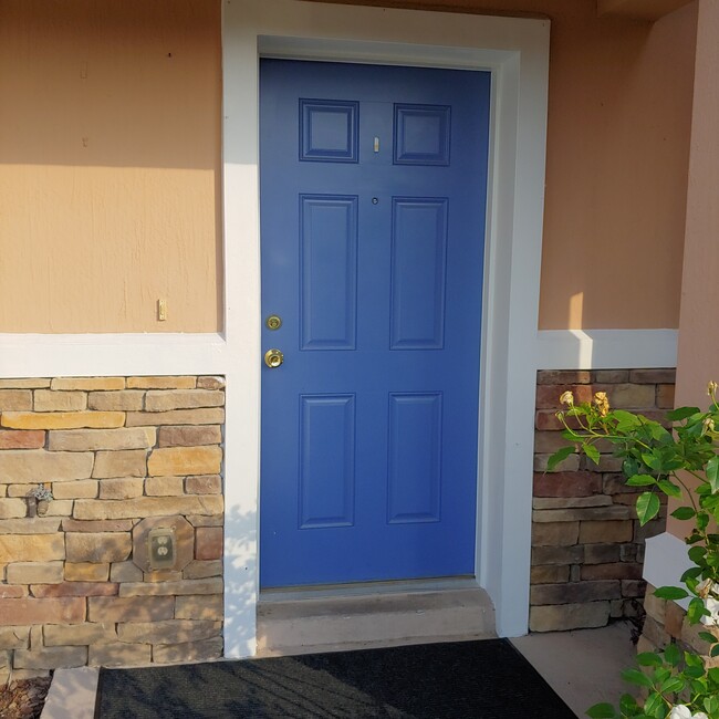 Building Photo - 323 Sunstone Ct