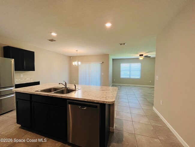 Building Photo - 420 Sorrento Dr