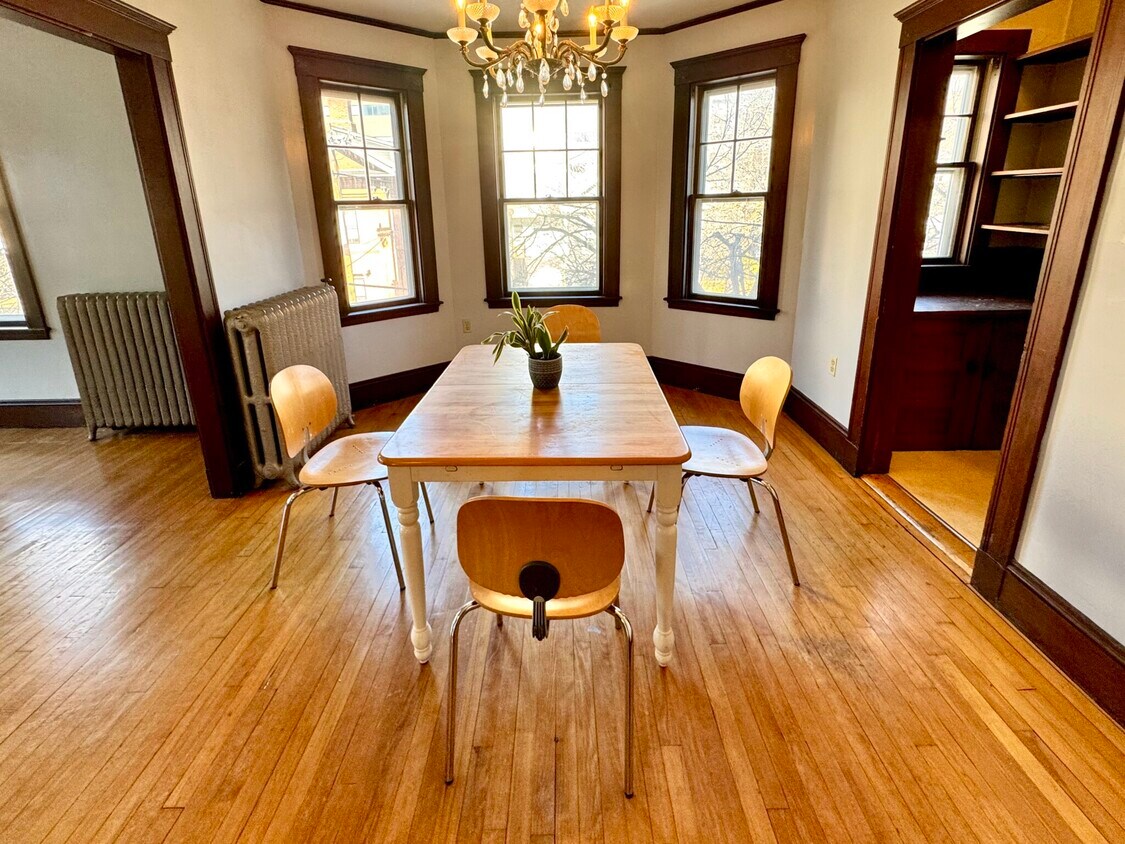 Foto principal - 28 Putnam Ave