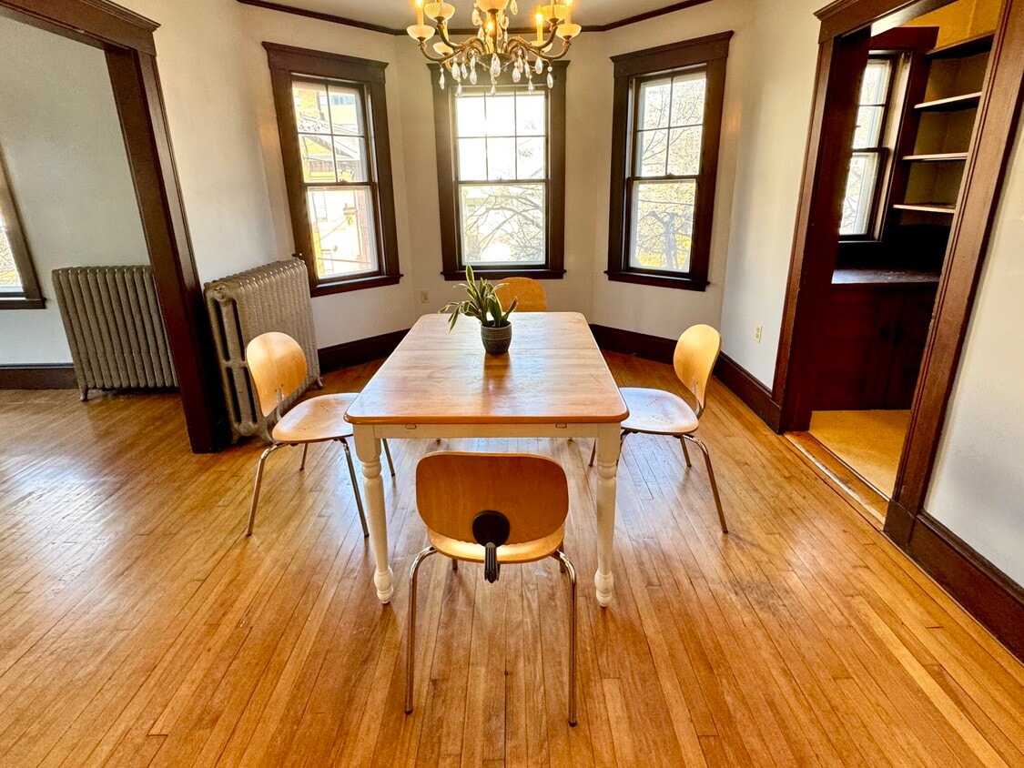 Primary Photo - 28 Putnam Ave