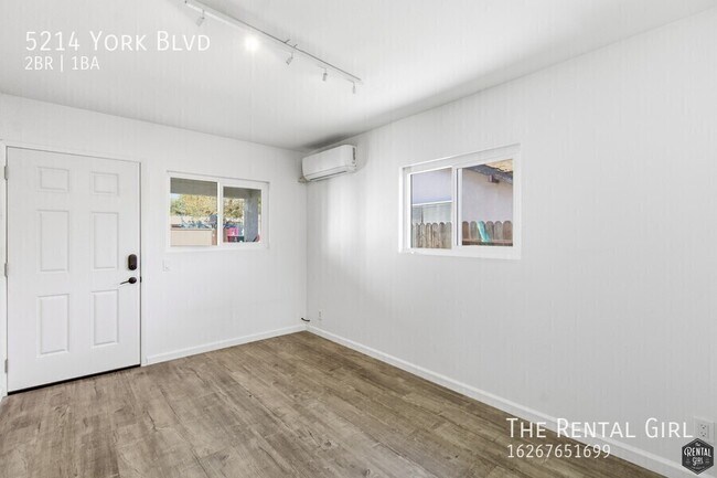 Foto del edificio - 5214 York Blvd