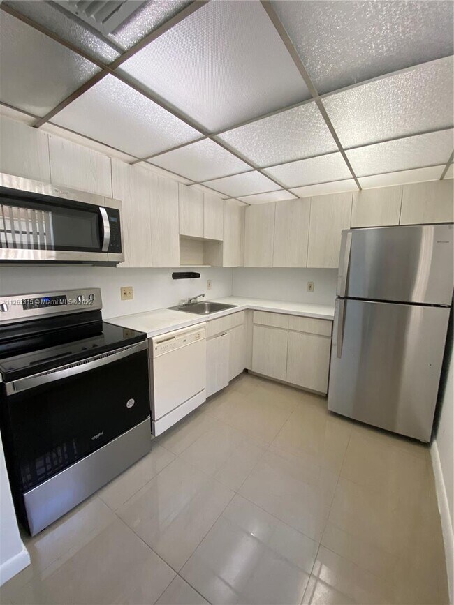 8261 SW 128th St Unit 211, Miami, FL 33156 Room for Rent in Miami, FL