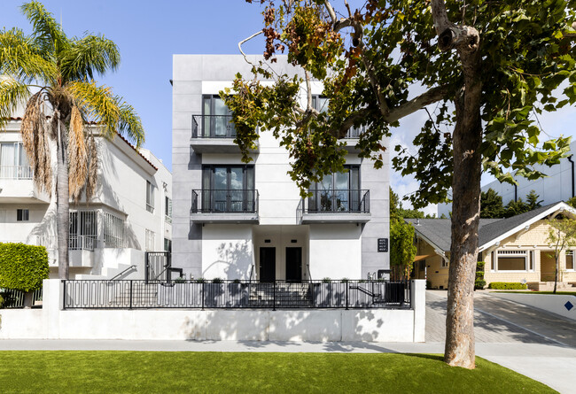 Foto del edificio - 4815 Elmwood Ave