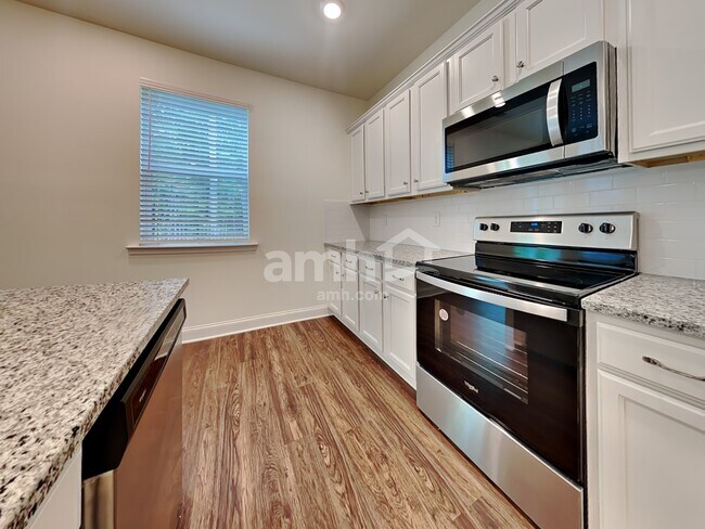 Building Photo - 574 Slew Dr