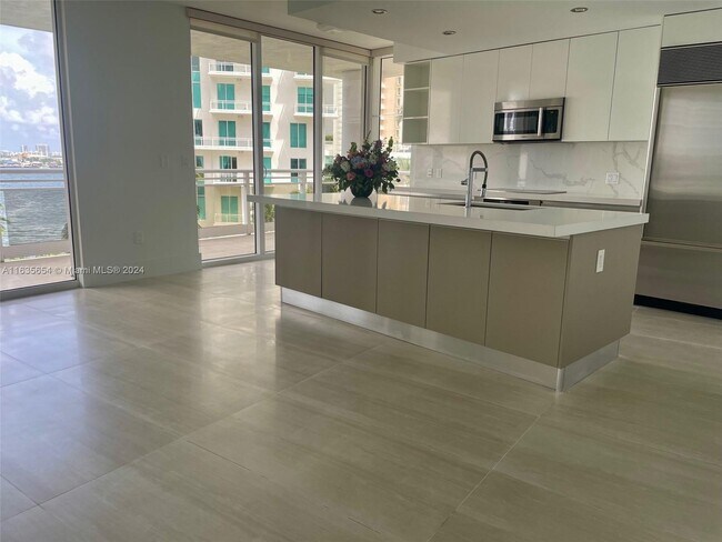 Foto del edificio - 901 Brickell Key Blvd