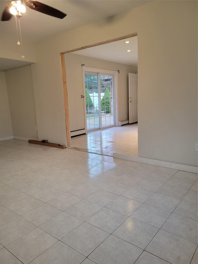 Foto del edificio - 93 Cherry Ln