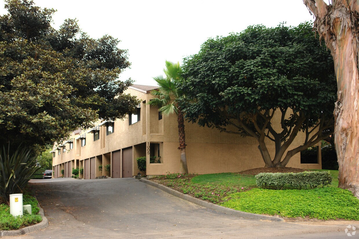 Primary Photo - 1005 N Vulcan Ave