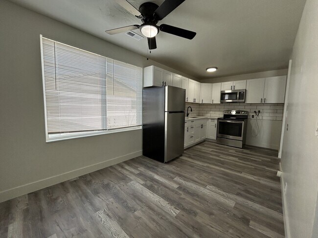 Foto del edificio - 1853 Lake Park Dr