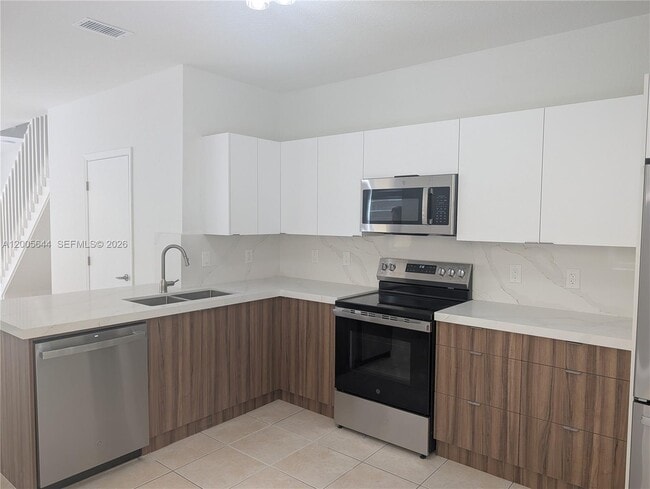 Building Photo - 2143 Hacienda Ter