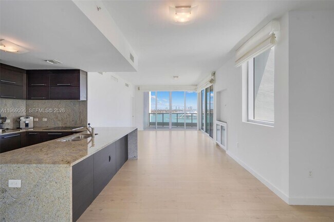 Foto del edificio - 900 Biscayne Blvd